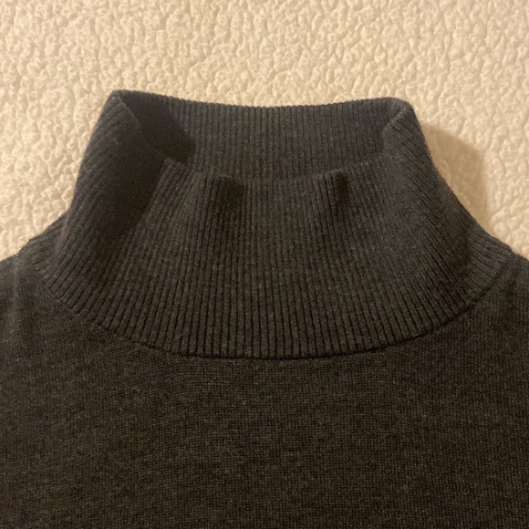 Vince Camuto sweater. Size L. Color grey. - Picture 2 of 6